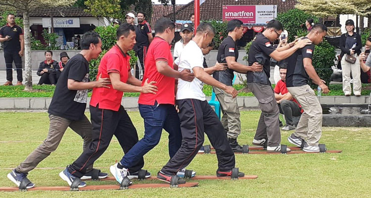 Aneka Lomba Olahraga Tradisional Ramaikan Peringatan HUT Ke-80 Kemerdekaan RI di Gianyar