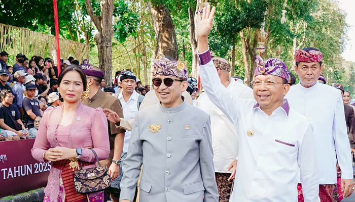 Bunyi Kulkul Menandai Peresmian Pawai Budaya dan Dimulainya Pesta Kesenian Bali 2025