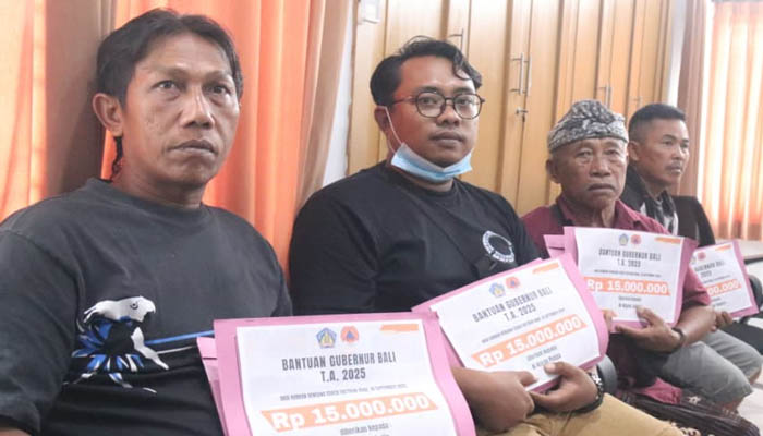 Pemprov Bali Serahkan Santunan untuk Keluarga Korban Banjir Bandang
