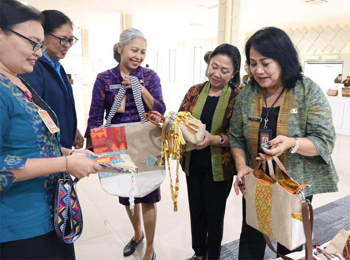 Lahirkan Perajin Tas Kreatif, Pelatihan ‘Si Putri’ Resmi Ditutup dengan Fashion Show