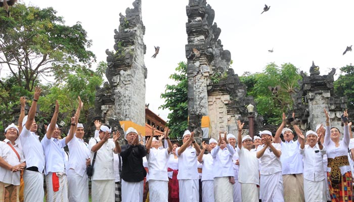 Peringati Tumpek Uye, Gubernur Koster Gaungkan Harmoni Alam lewat Aksi Pelestarian di Pulau Serangan