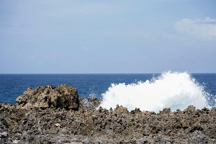 Waterblow The Nusa Dua Ditutup Sementara Akibat Ancaman Gelombang Tinggi